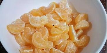 小孩吃冰糖蜜瓜