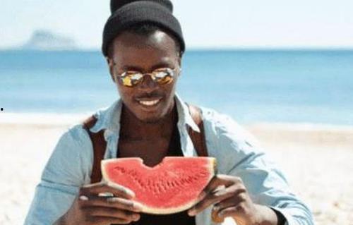 对着美国黑人吃瓜