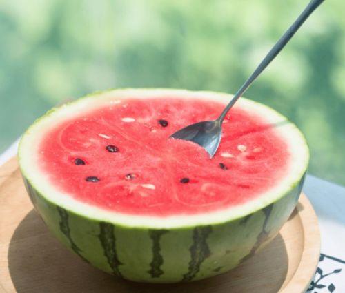 广东晚上吃瓜视频,广东夜宵吃瓜时光