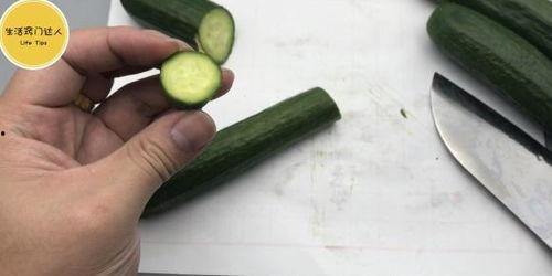 自己在家里吃瓜,品味生活的小确幸