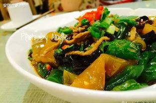 大连兴工街吃瓜,夏日吃瓜盛地，品味街头风情