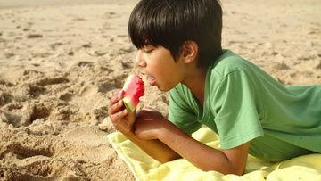 吃瓜视频素材亲嘴