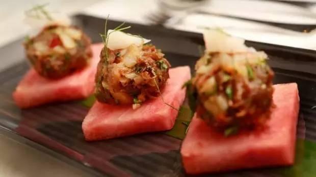 墨尔本女生去世吃瓜,一场吃瓜事件的反思与启示