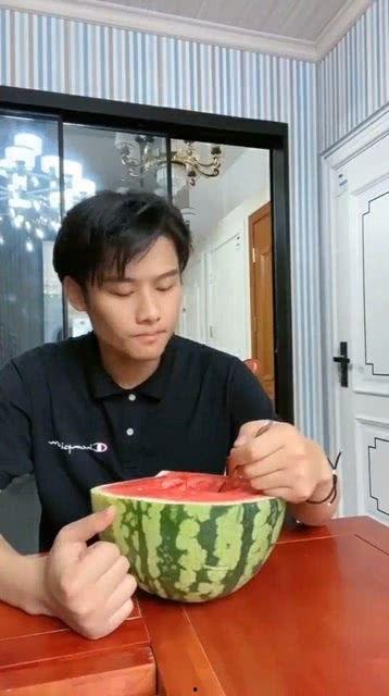 大杨哥吃瓜评论