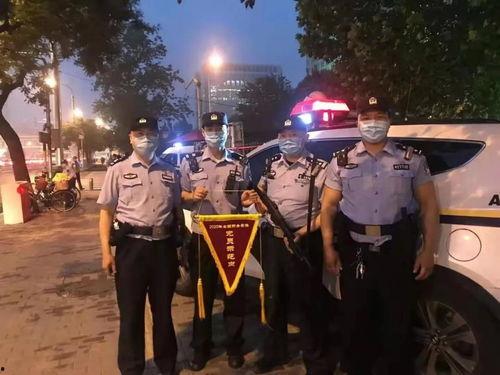 吃瓜了居民堵警察,一场引发社会关注的街头冲突