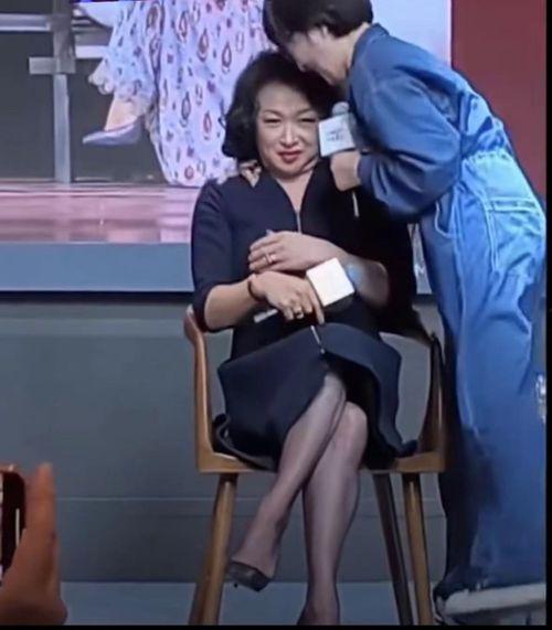 翻白眼吃瓜群众视频,揭秘网络视频中的另类现象