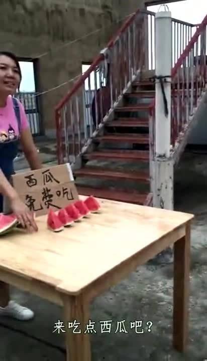 爆笑办公室吃瓜视频,吃瓜视频揭秘职场欢乐瞬间