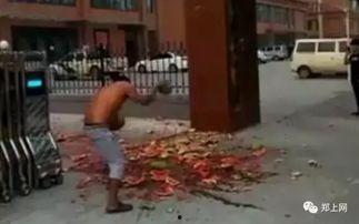 男子吃瓜看人摔倒视频,冷漠还是围观？